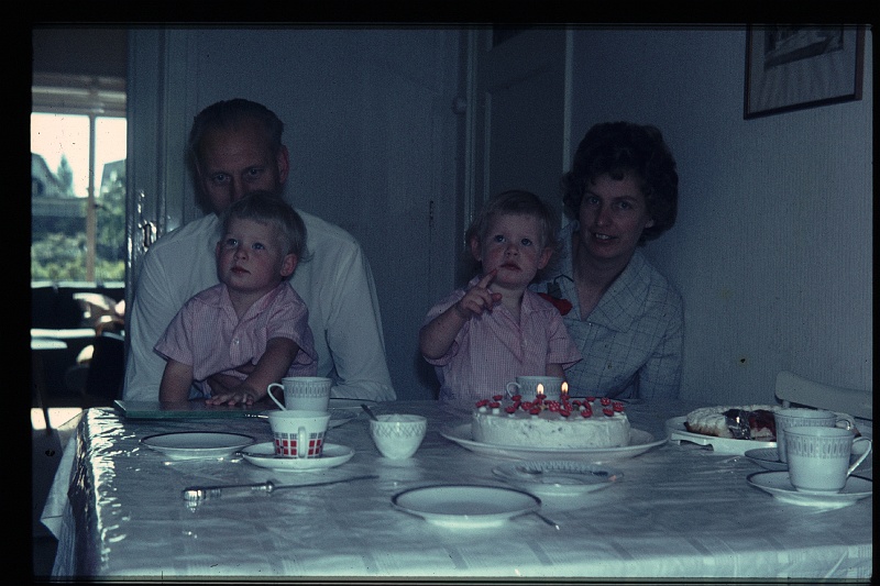 15.Delft aug 1965 Papa,Mama,Brigitte,Marion.JPG